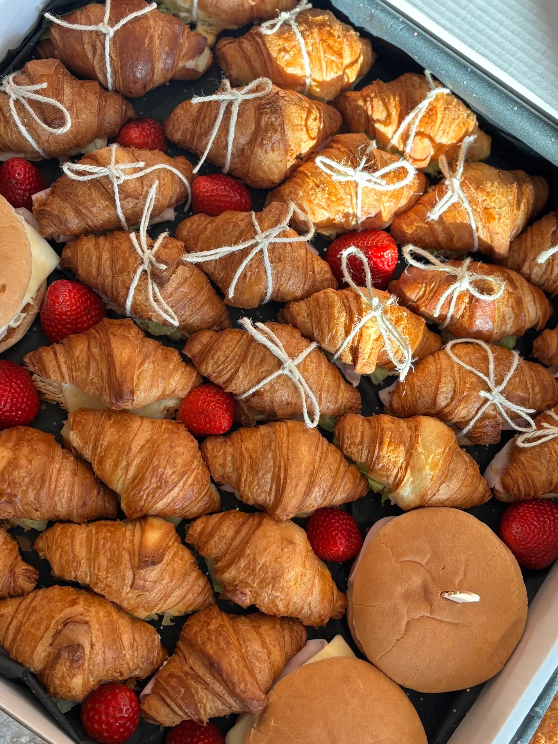 Euphoria box парти кроасанчета