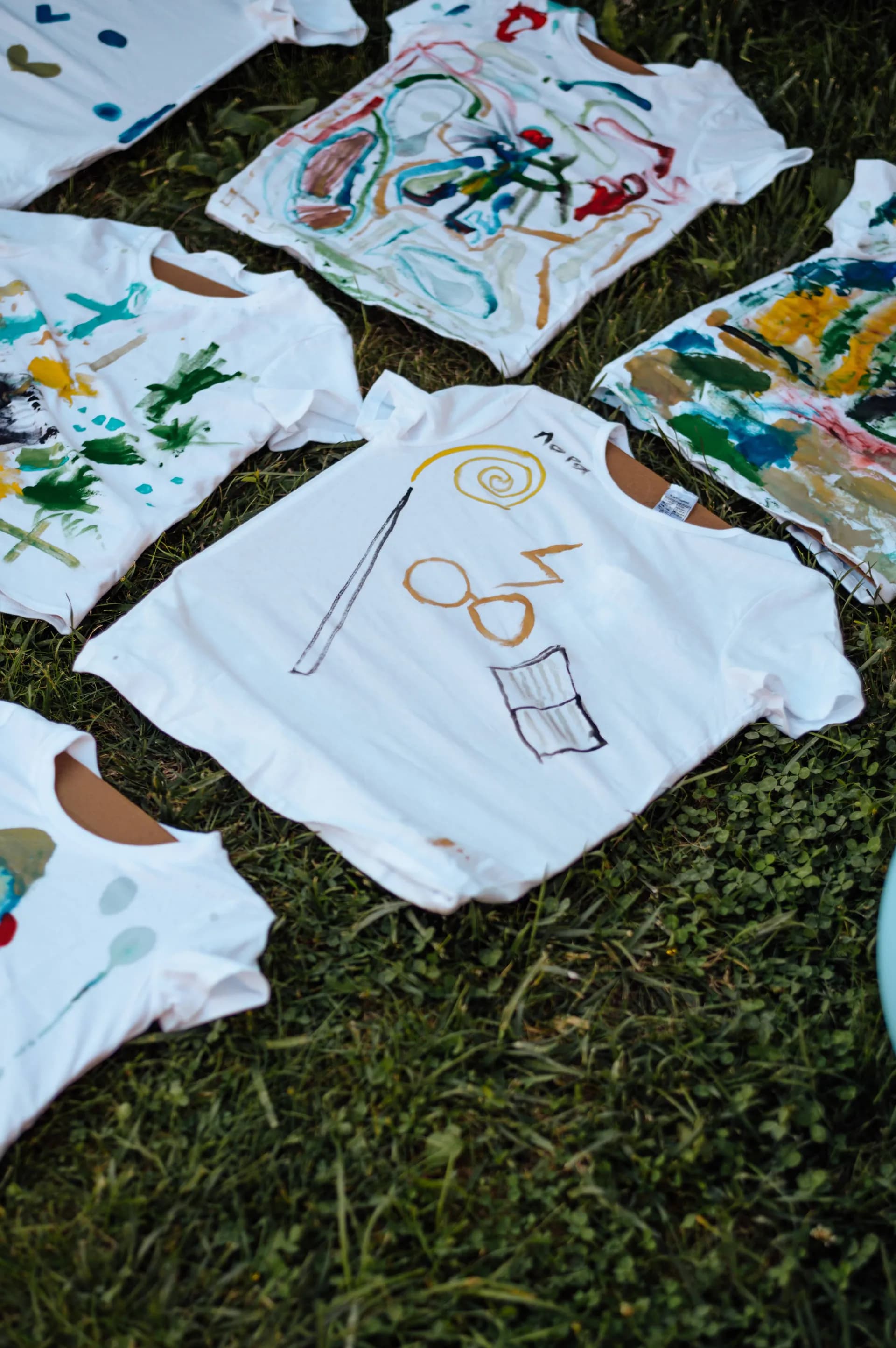 ART АТЕЛИЕ – РИСУВАНЕ ПО ТЕНИСКИ